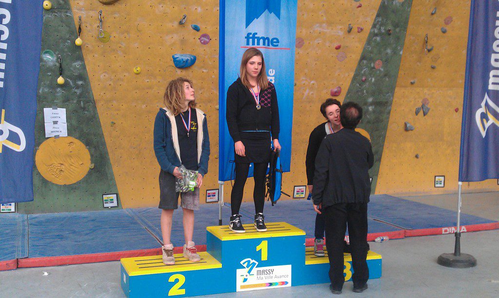 Marie soubrier sur le Podium des inter regions jeunes B de difficulté 2013